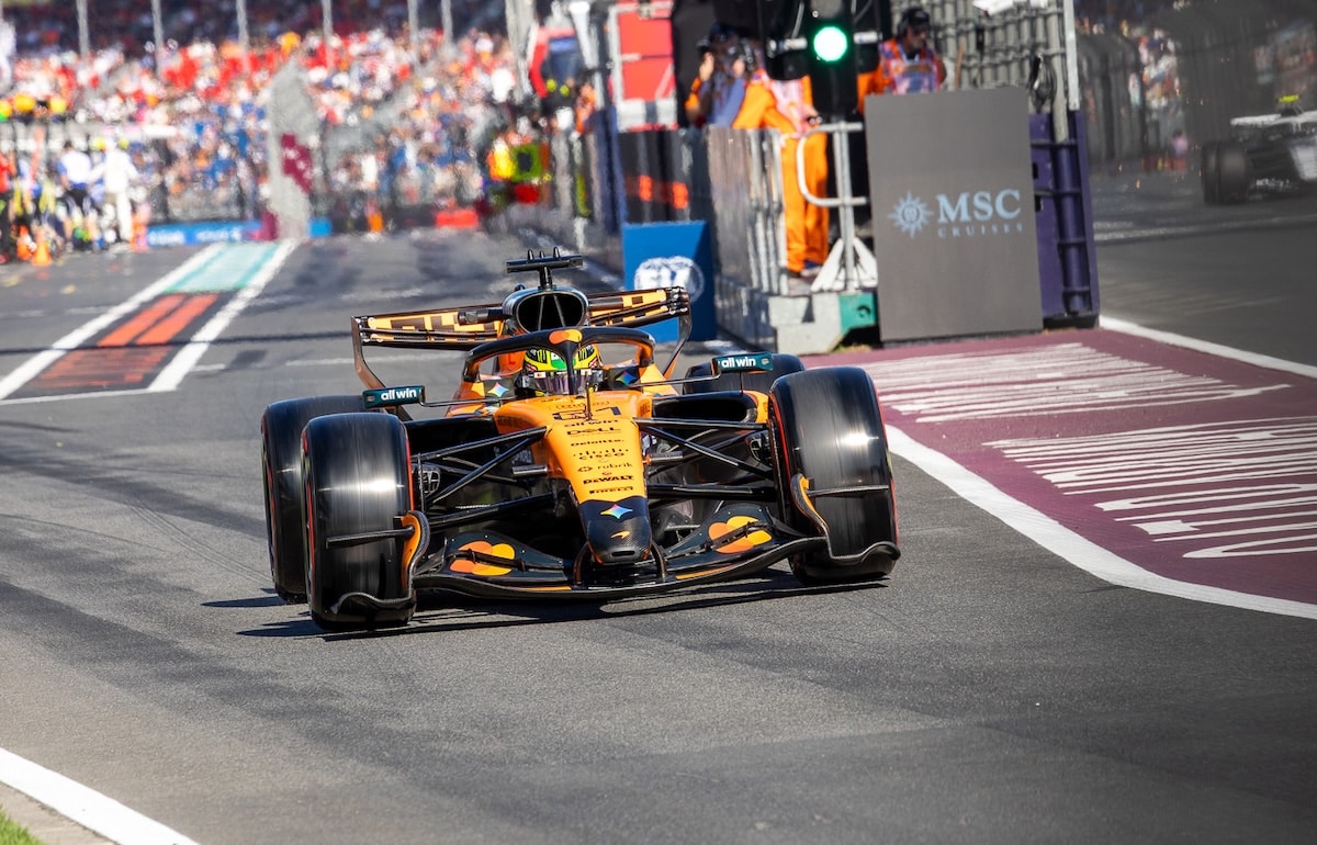 oscar piastri mclaren melbourne