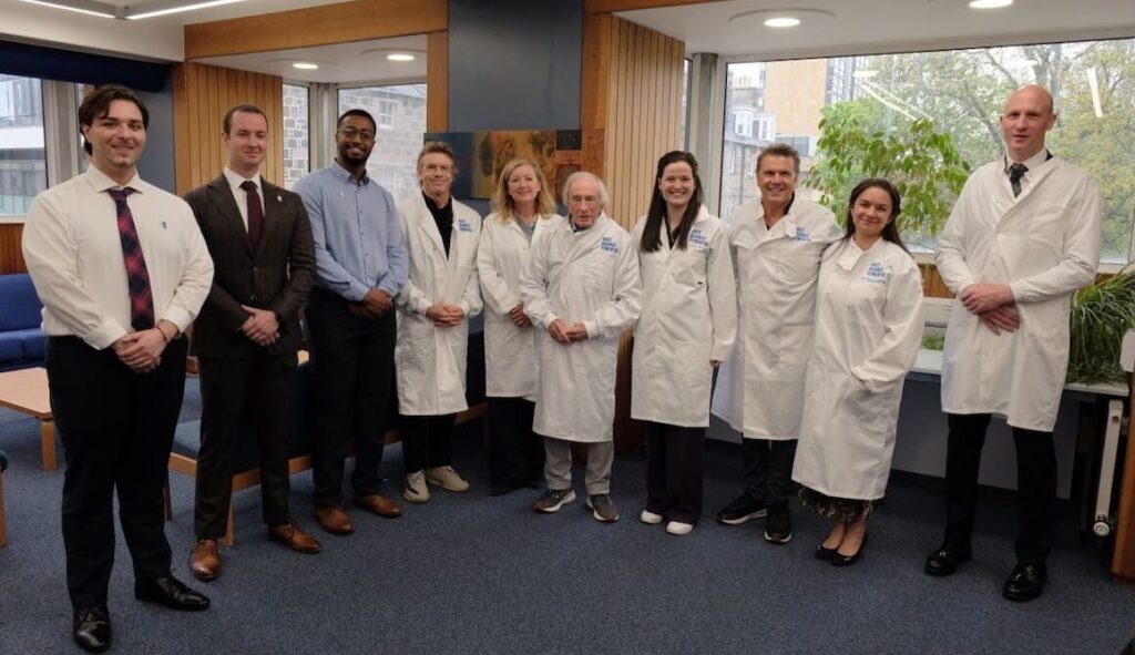 race against dementia scotland スチュワート卿、エジンバラ大学認知症研究室を訪問